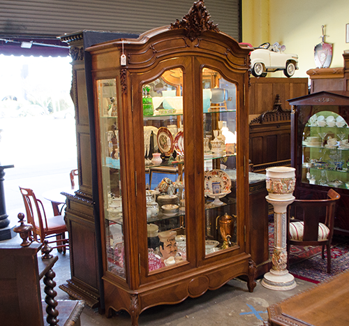 Grand Central Station Antiques - Glass & Collectables Showcase